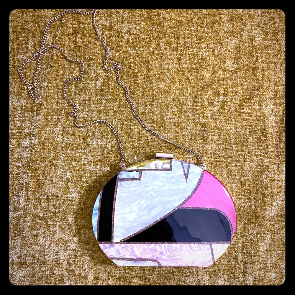 Faux shell clutch